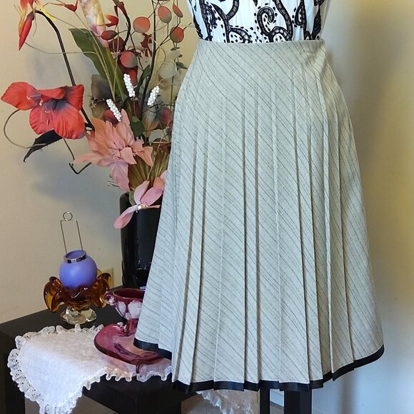 NWT SIMON CHANG Well Tailored High-quality Silver Gray Pleated Lined Midi Skirt - Picture 4 of 8